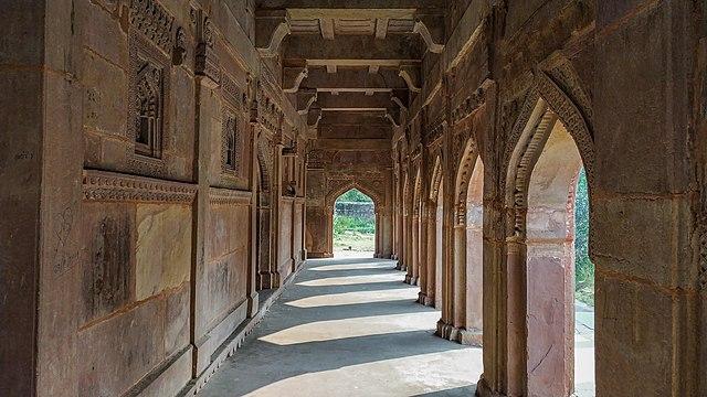 Uttar Pradesh Plans to Revive 9 Forts and Places into Upscale Heritage Hotels-Cover Image